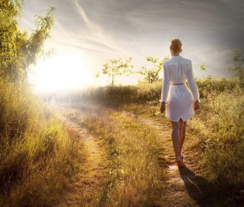 Meditare mentre si cammina