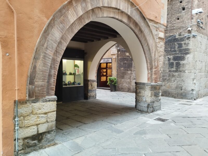 L'arco dei cornuti Albenga SV IT